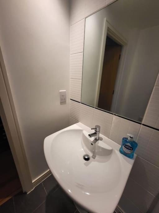 Awesome 1 Bedroom Apartment Manchester Esterno foto
